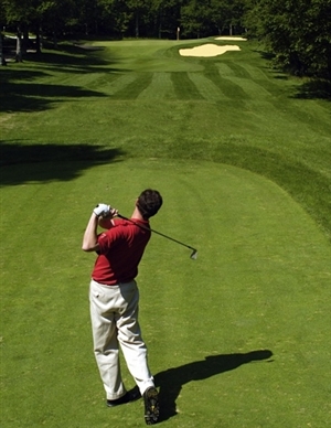 Photo of golfer at the Mackinaw Club golf course only a few miles away from Mackinac Lakefront Cabin Rentals.